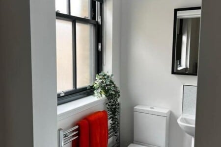 Room 4 bathroom